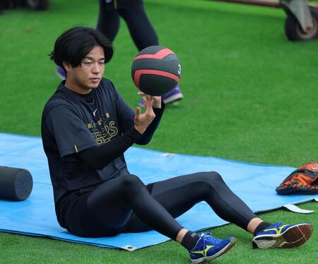 登板に向け調整する高橋（撮影・山口登）