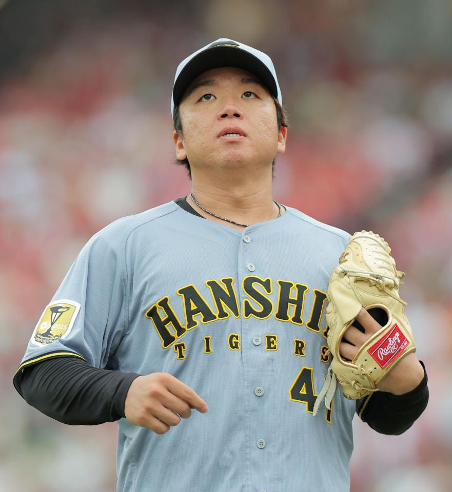 ５回、名原に右前打を許した村上（撮影・西田忠信）