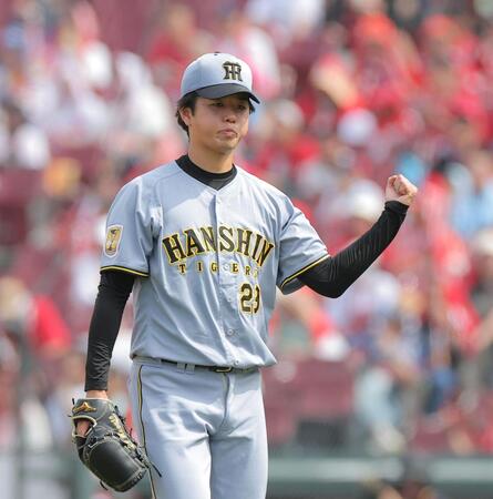 ３回、坂倉を二ゴロに仕留めガッツポーズをする高橋（撮影・西田忠信）