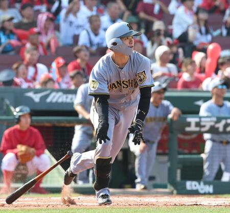 ７回、勝ち越しとなる２点適時三塁打を放つ中野（撮影・北村雅宏）