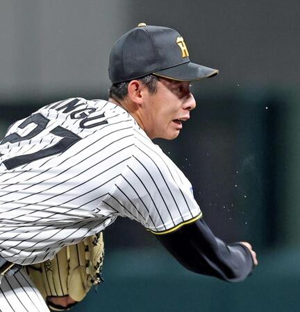 　６回に登板し、三者凡退に抑える好投を見せた神宮（撮影・立川洋一郎）