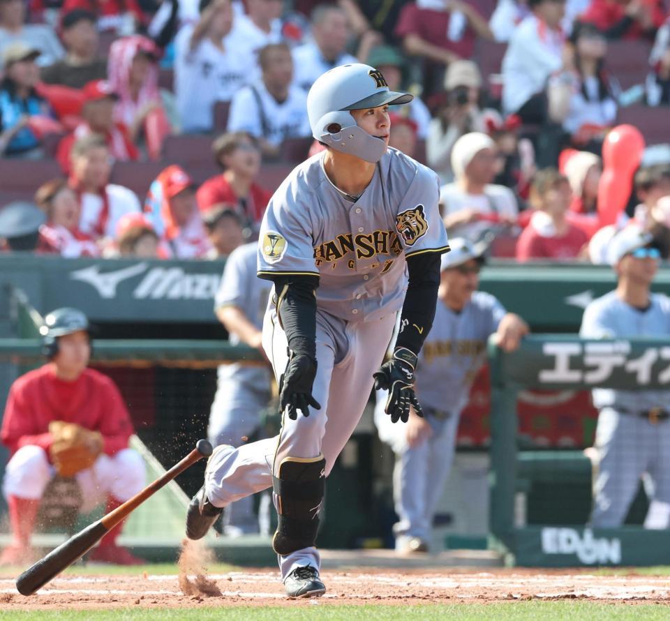 ７回、勝ち越しとなる２点適時三塁打を放つ中野（撮影・北村雅宏）