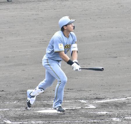 四回、本塁打を放つ立石