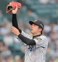 ２回に先制を許しベンチに戻る才木（撮影・西田忠信）