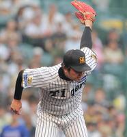 ２回、中日・板山の打球にグラブを出す才木園（撮影・西田忠信）