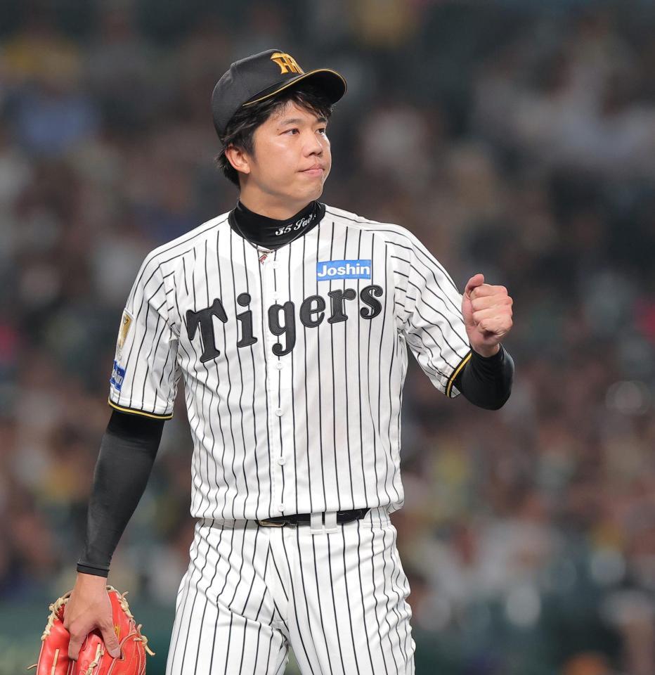 ６回を投げ終えベンチに戻る才木（撮影・西田忠信）