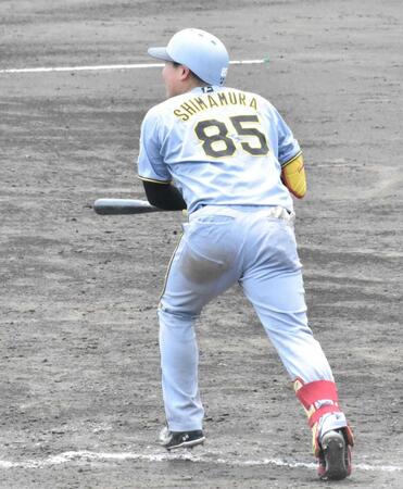 　６回、２ランを放つ嶋村