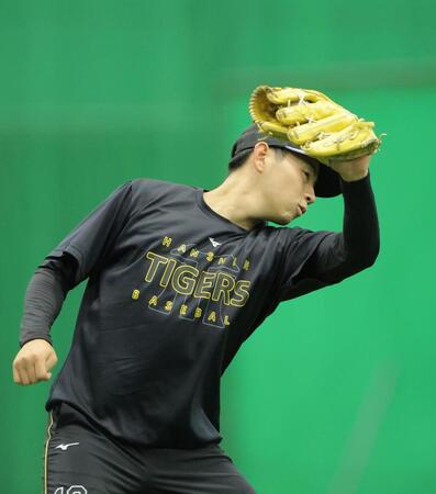 キャッチボールで調整する下村（撮影・西田忠信）