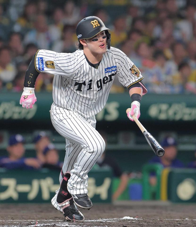 　８回、同点打を放つ浜田（撮影・西田忠信）