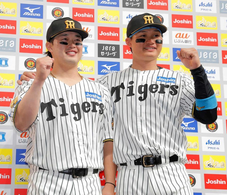 　お立ち台でポーズを決める浜田（左）と森下（撮影・西田忠信）