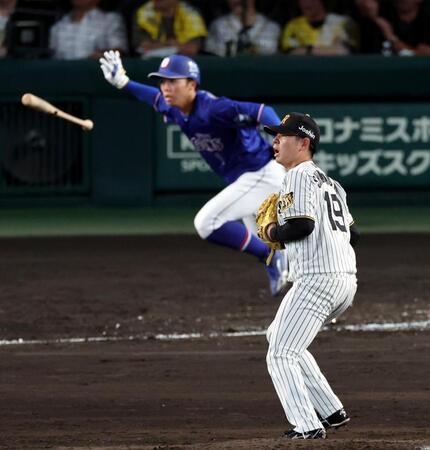 ５回、下村は岡林に同点適時二塁打を許す（撮影・山口登）