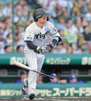 １回、先制ソロを放つ森下（撮影・西田忠信）
