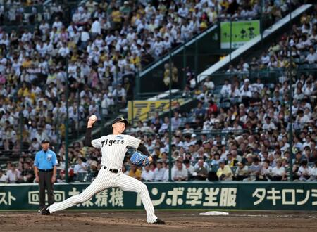 ４回、スタンドの声援を背に、力投する今朝丸（撮影・田中太一）