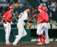 ３回、広島打線に捕まり失点する大竹（撮影・山口登）