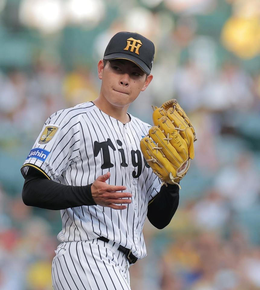 １回、岡林を二ゴロに抑えた下村（撮影・西田忠信）