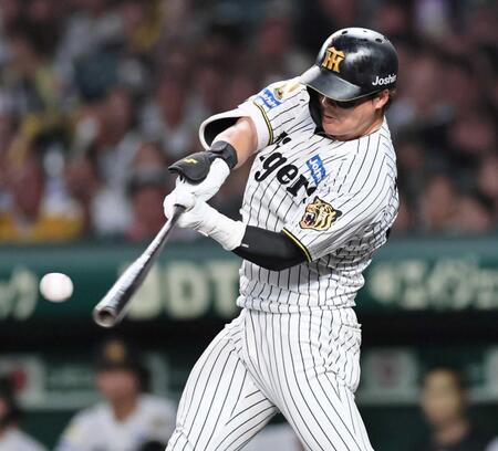　５回、ソロを放つ前川（撮影・田中太一）