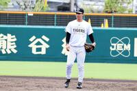 守備練習に取り組む百崎