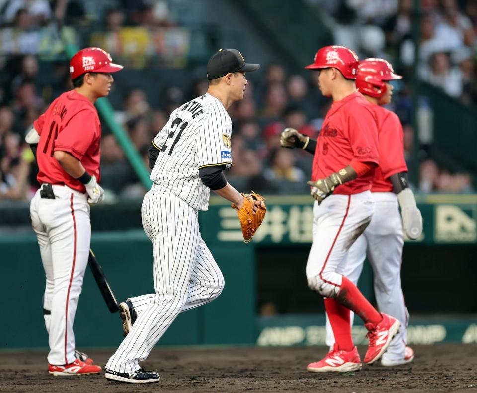 ３回、広島打線に捕まり失点する大竹（撮影・山口登）