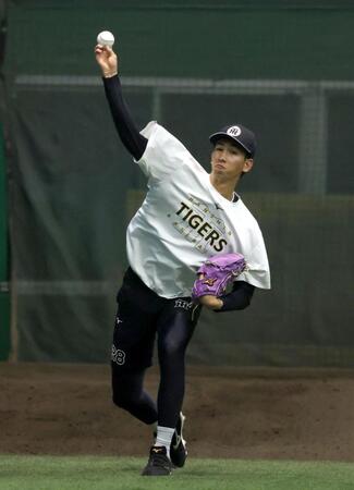 キャッチボールする今朝丸（撮影・山口登）