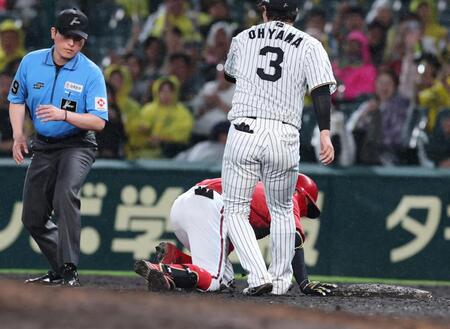 ９回、大盛は一・二塁間に挟まれタッチアウトになりゲームセットになる（撮影・山口登）
