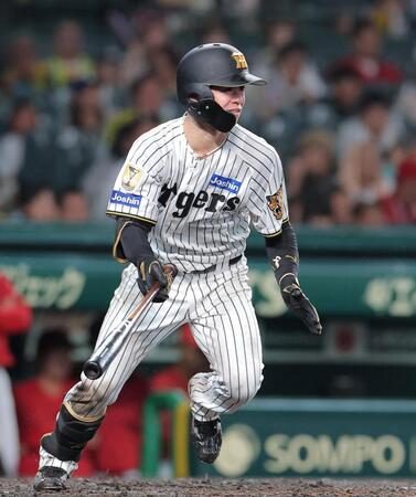 ５回、右前打を放つ中野（撮影・西田忠信）