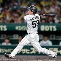 ５回、右越えにソロを放つ前川（撮影・山口登）