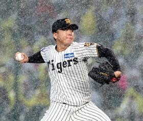 先発し力投する村上（撮影・山口登）