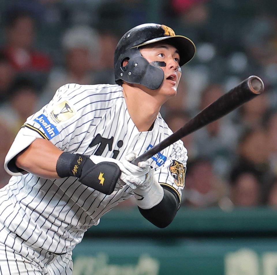 　５回、ソロを放つ前川（撮影・西田忠信）