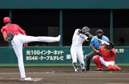 ３回、二塁ゴロに倒れる近本（撮影・山口登）