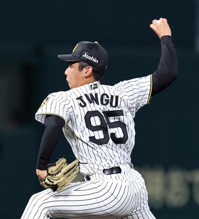 ６回、力投する神宮（撮影・山口登）