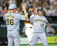 ７回、右越えソロを放ち、生還する前川（撮影・西岡正）