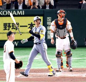 　昨年５月の巨人３連戦で３連発を放った森下。初戦では戸郷から同点ソロを放った＝２０２５年５月５日