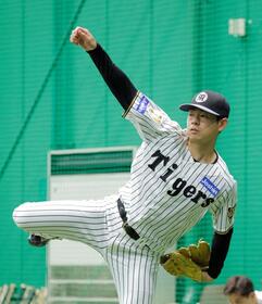 キャッチボールで調整する下村（撮影・西田忠信）