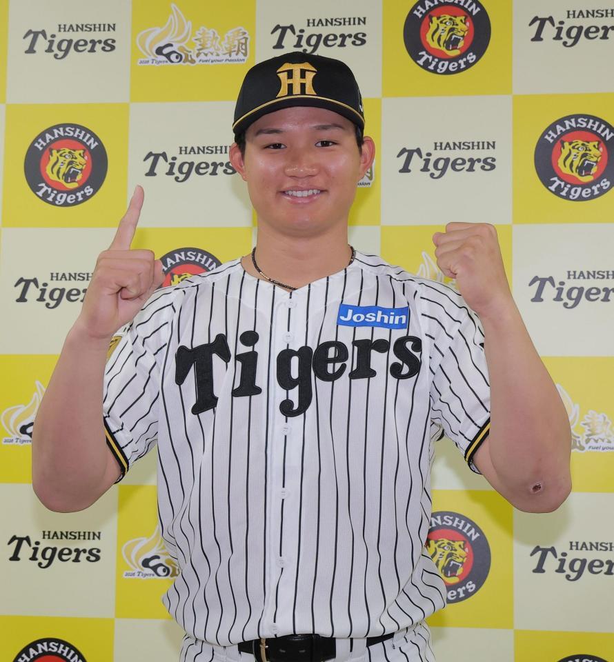 オールスターにファン投票で選出されポーズを決める森下（撮影・西田忠信）