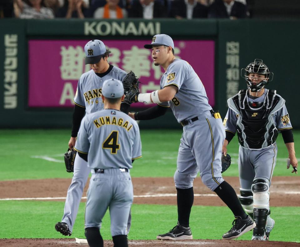 ７回、逆転を許し降板となった高橋（撮影・佐々木彰尚）