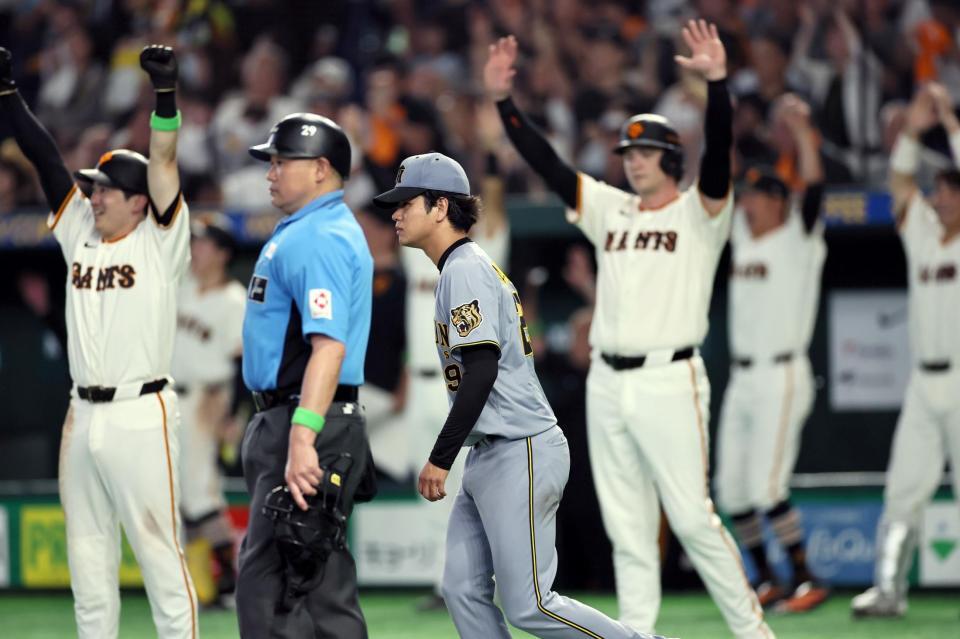 ７回、坂本に走者一掃の逆転打を許す高橋（撮影・田中太一）
