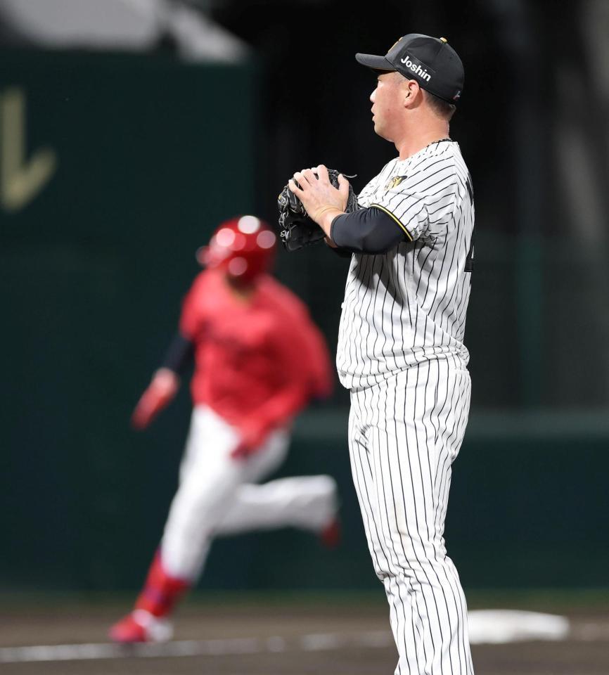 ８回、桐敷は堂林に満塁本塁打を許す（撮影・山口登）