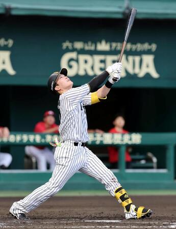 ３回、一塁邪飛に倒れる伏見（撮影・山口登）