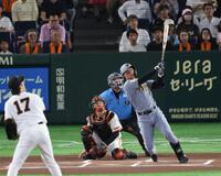 １回、森下は左越えにソロを放つ（撮影・佐々木彰尚）