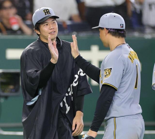 才木「すいません」連発に左翼席が沸く
