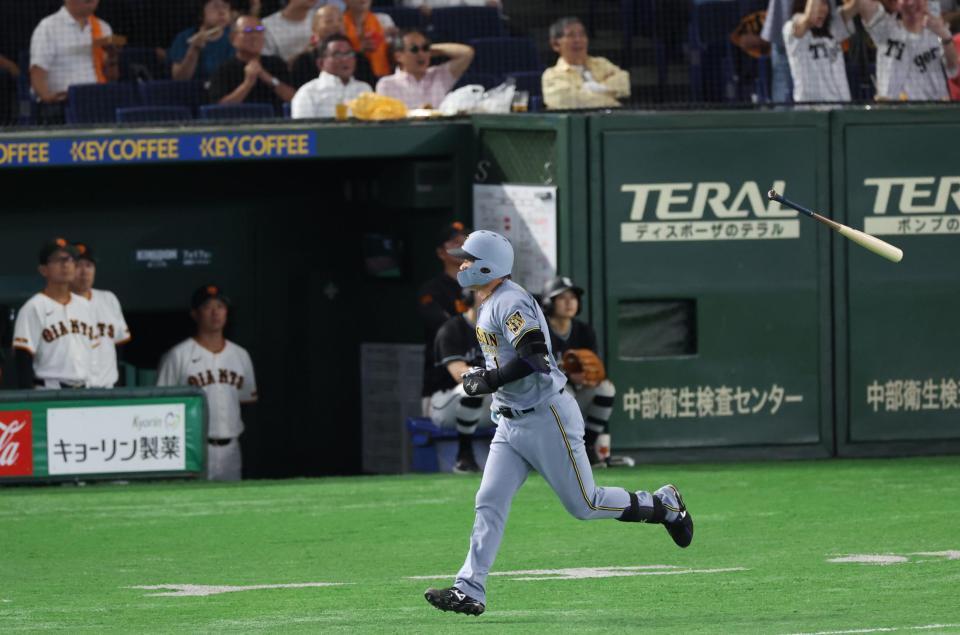 １回、森下は左越えにソロを放つ（撮影・佐々木彰尚）