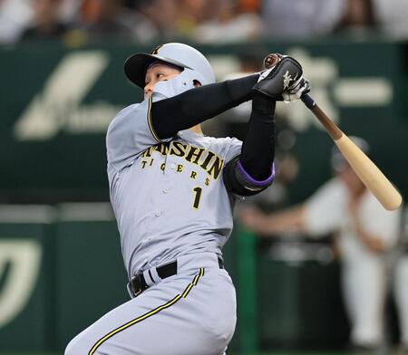６回、２ランを放つ森下（撮影・田中太一）
