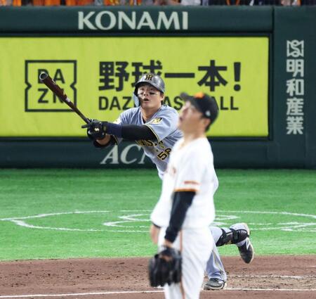 ２回、前川は右中間に２ランを放つ（撮影・佐々木彰尚）