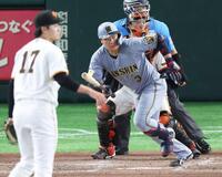　４回、大山は左翼線に適時二塁打を放つ（撮影・佐々木彰尚）