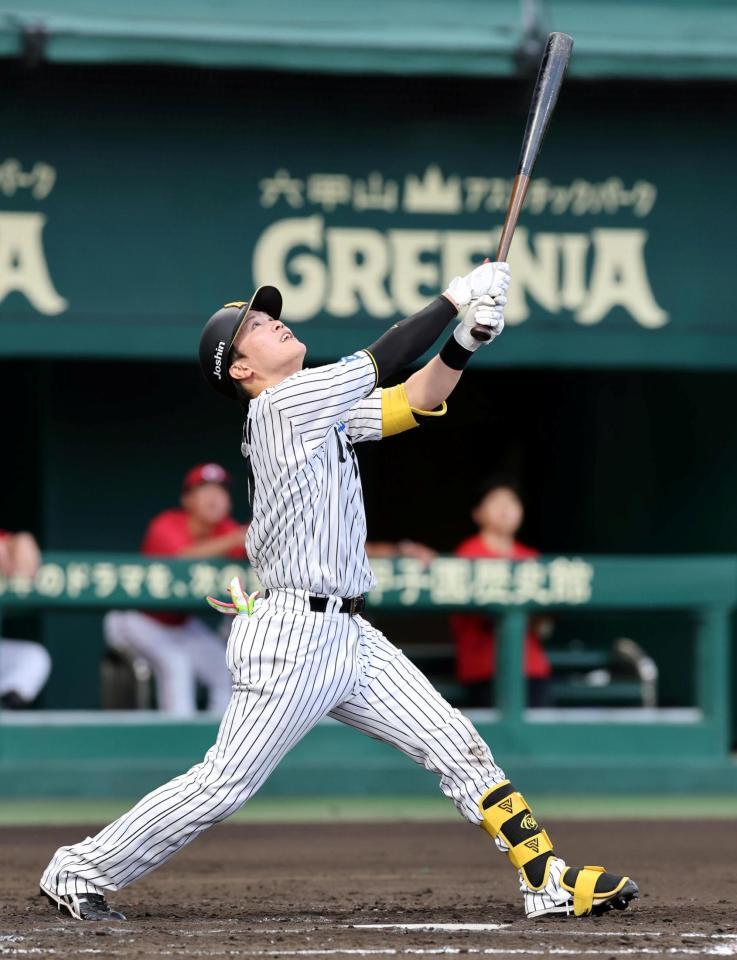 ３回、一塁邪飛に倒れる伏見（撮影・山口登）