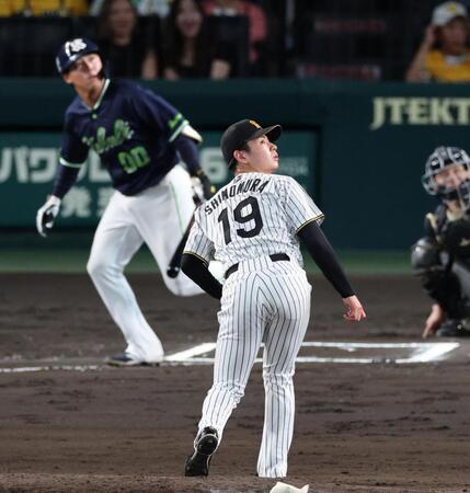 ６回、下村は赤羽に勝ち越しソロを許す（撮影・山口登）
