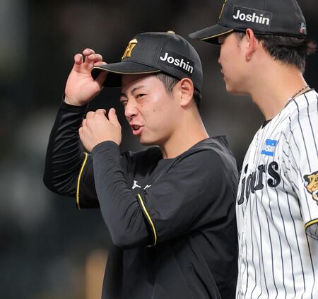 敗戦後、悔しそうに引き揚げる下村（撮影・西田忠信）