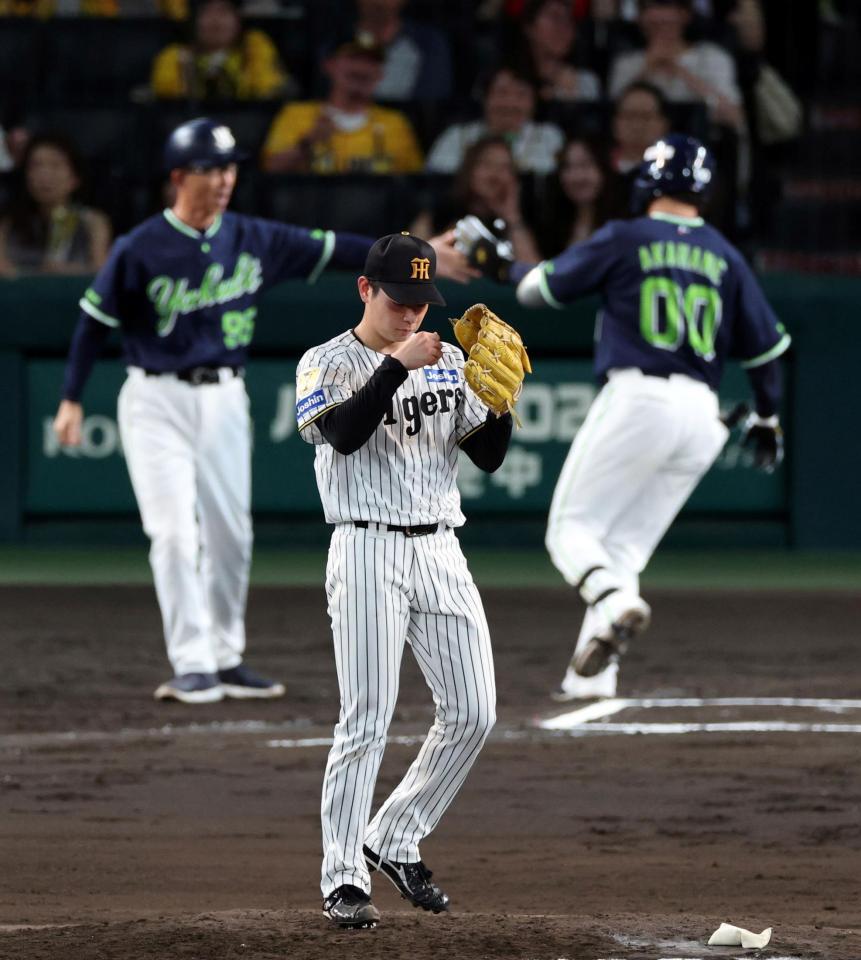 ６回、下村は赤羽に勝ち越しソロを許す（撮影・山口登）