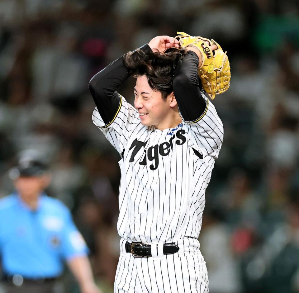 ６回、赤羽に一発を許し、頭を抱える下村（撮影・田中太一）