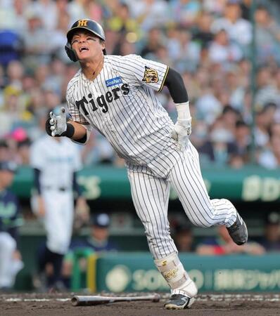 ２回、自打球を当て顔をゆがめる前川（撮影・西田忠信）